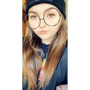 Meet your Posher, Kenzie